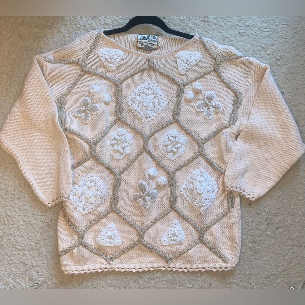 Vtg chunky knit floral & pearl sweater